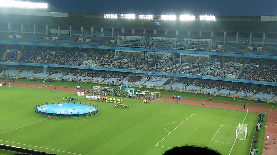 Estadio de fútbol iluminado en Brasil