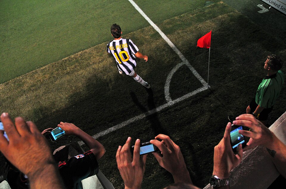Jugador preparándose para ejecutar un tiro de esquina